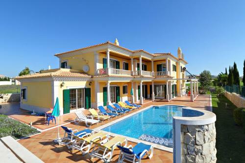 Guia Villa Sleeps 10 Pool Air Con Wifi