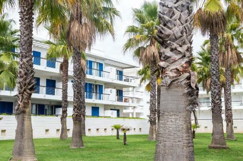 B06 - Top-floor Marina Club 2 Bed Apartment.