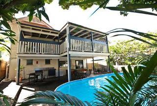 Hotel Bowen Terrace Accommodation - Hostel