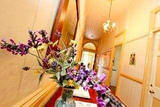 Hotel Bowen Terrace Accommodation - Hostel
