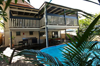 Hotel Bowen Terrace Accommodation - Hostel