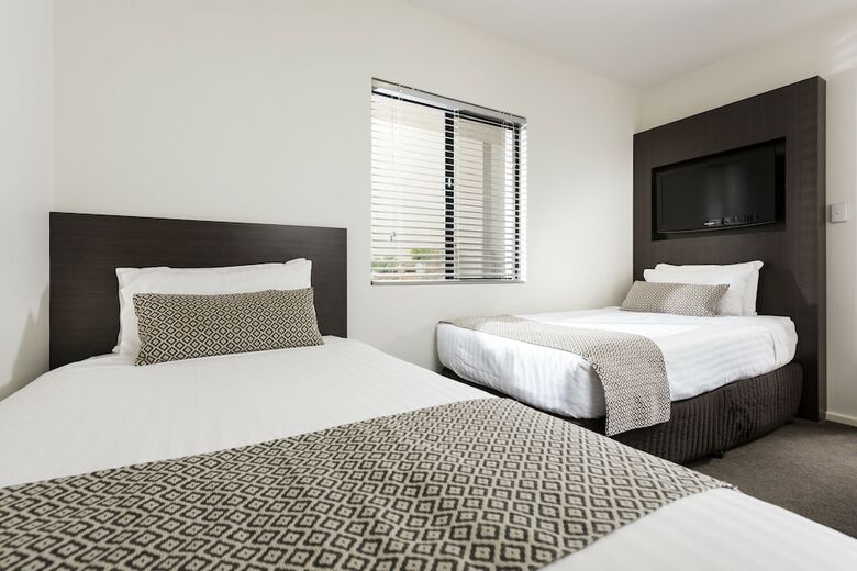 Pier 21 Apartments Hotel