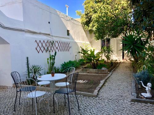 Albergue Well'come! To The Backyard House