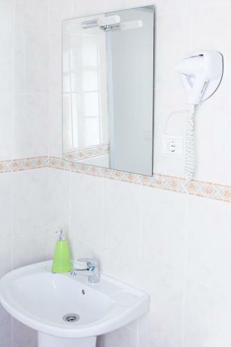 Hostal Well'come! To The Tiles House