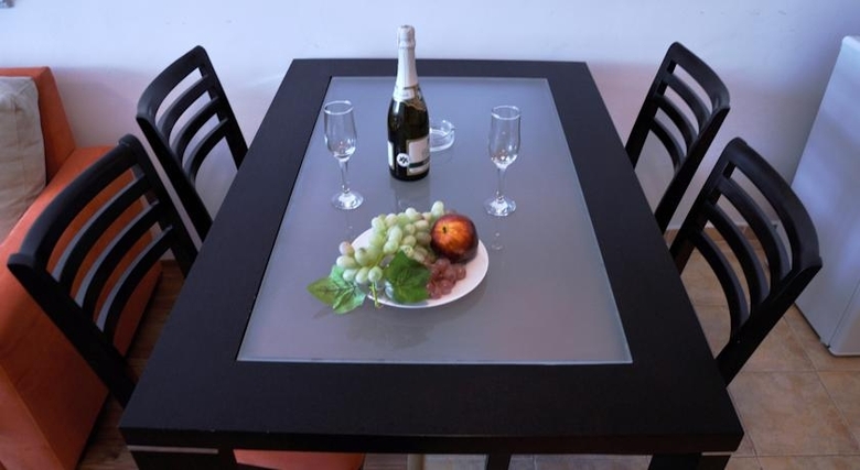 Sunny Holiday Aparthotel