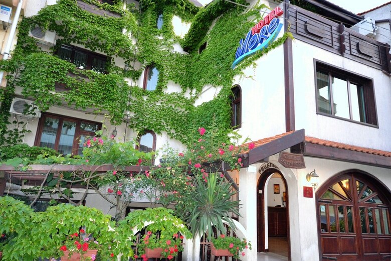 Hotel More