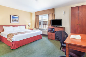 Super 8 Campbellton Hotel