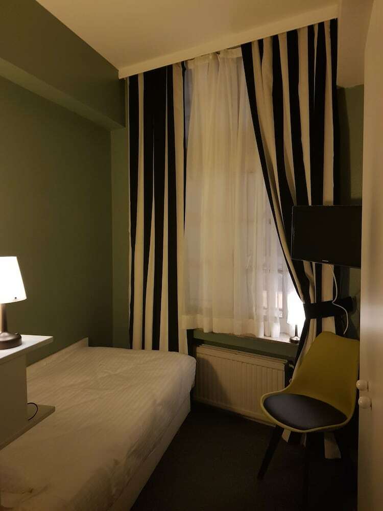 Hotel Madeleine Budget Rooms Grand Place