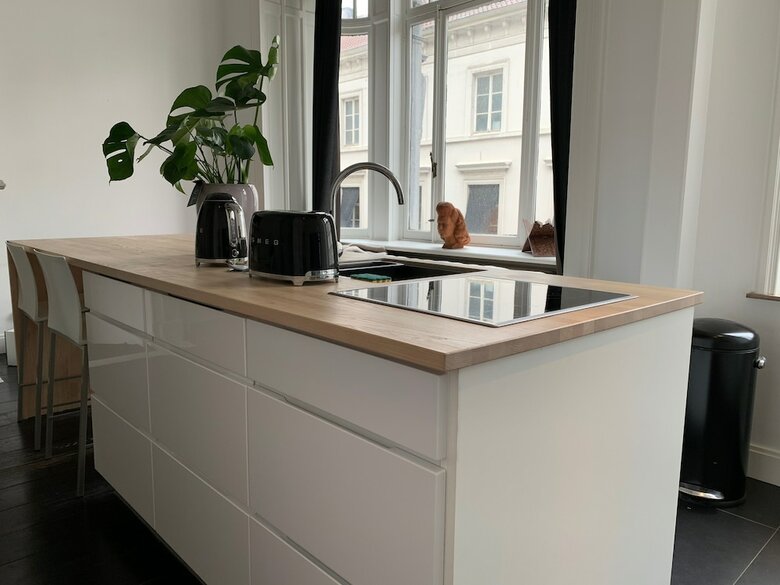Hostal A Flemish Tale