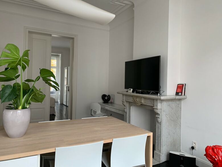 Hostal A Flemish Tale