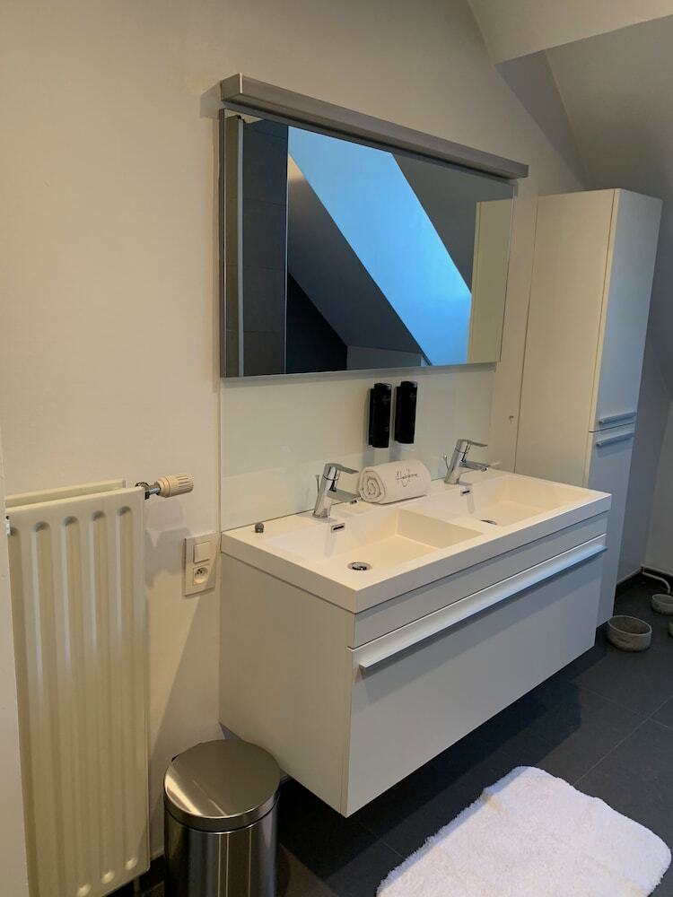 Hostal A Flemish Tale