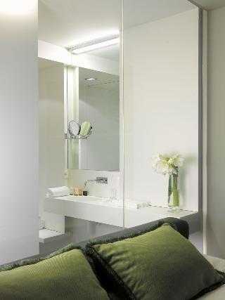 D Hotel