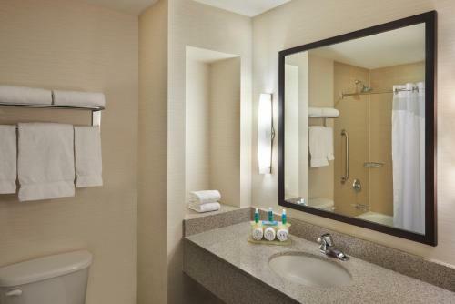 Hotel Holiday Inn Express & Suites Vaughan Southwest