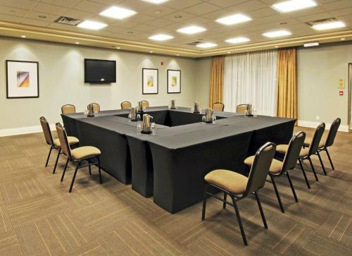 Hotel Holiday Inn Express & Suites Vaughan Southwest
