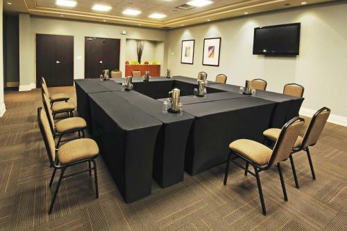 Hotel Holiday Inn Express & Suites Vaughan Southwest