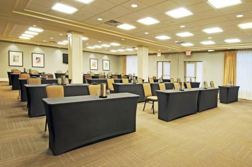 Hotel Holiday Inn Express & Suites Vaughan Southwest