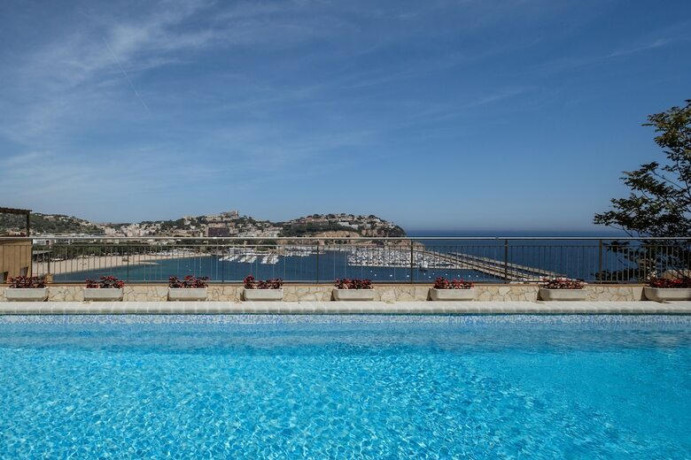 Montjoi By Brava Hoteles