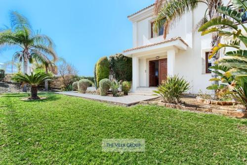 Villa 382