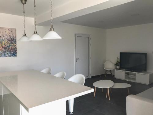 Poseidon Apartment By Michalis