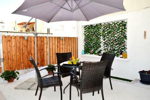 L.s.a Studio Apartment