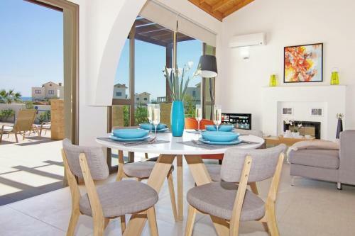 Artemisia Villa
