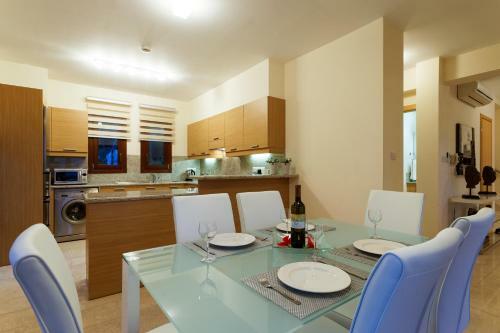Villa Iremos - Th02