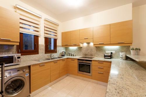 Villa Iremos - Th02