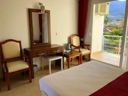 Hostal Rose Gardens Boutique & Pool & Restaurant