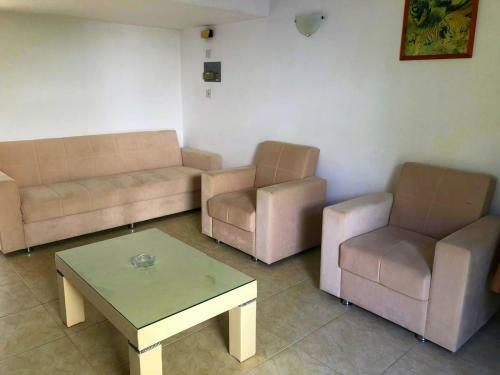 Hostal Rose Gardens Boutique & Pool & Restaurant