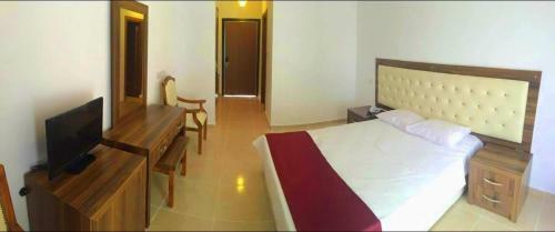 Hostal Rose Gardens Boutique & Pool & Restaurant