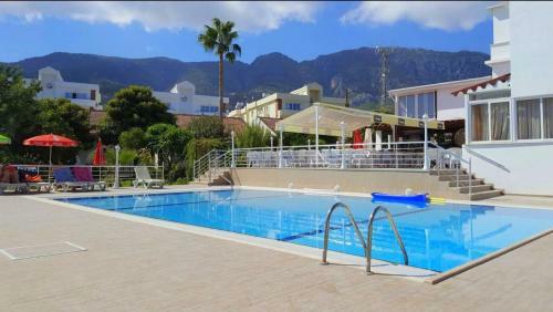 Hostal Rose Gardens Boutique & Pool & Restaurant