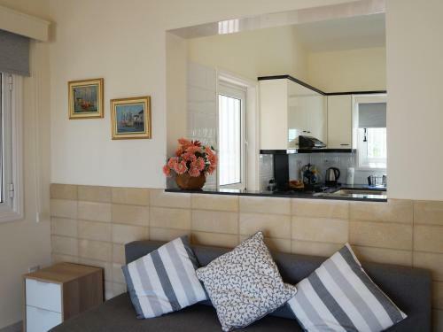 Melani House