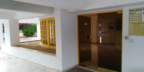 River Beach - 2 Bed Apartment With Large Terrace