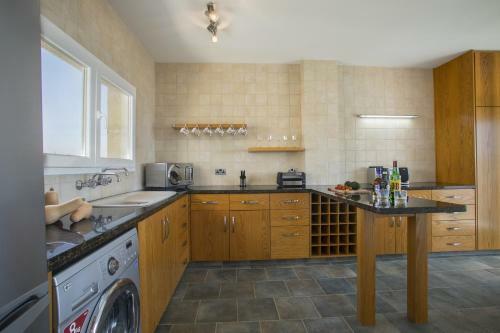 Apartamento Larnaca Sunshore Beachfront Suite
