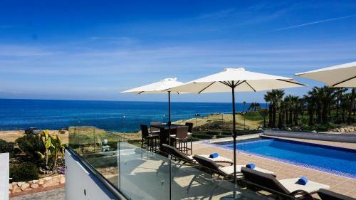 Villa Beach Front Aqua Marina