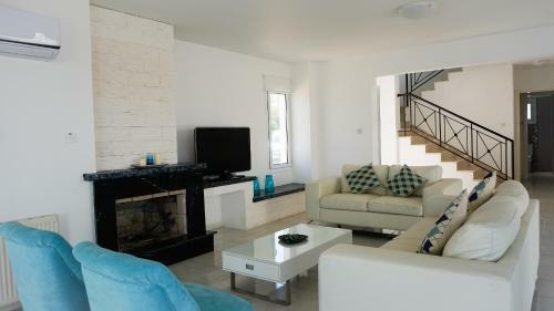 Villa Beach Front Aqua Marina