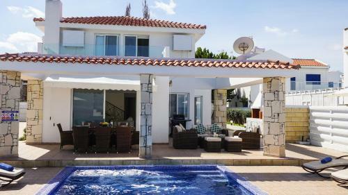 Villa Beach Front Aqua Marina