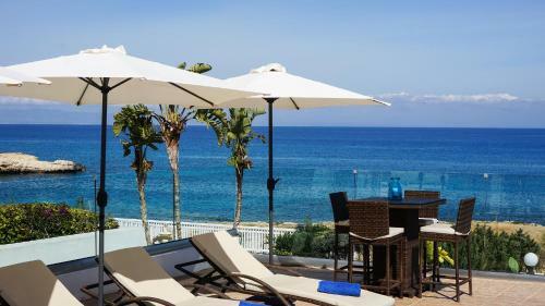 Villa Beach Front Aqua Marina