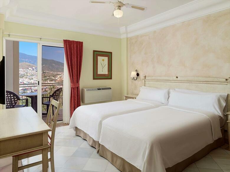 Hotel Las �guilas