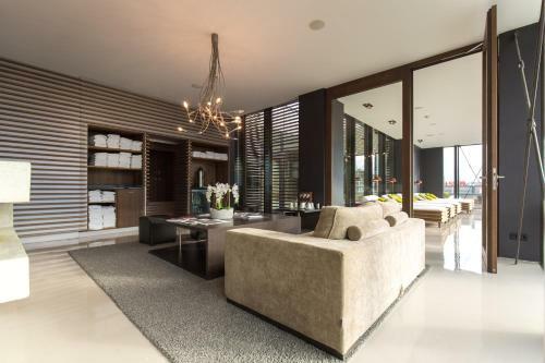Saks Urban Design Hotel