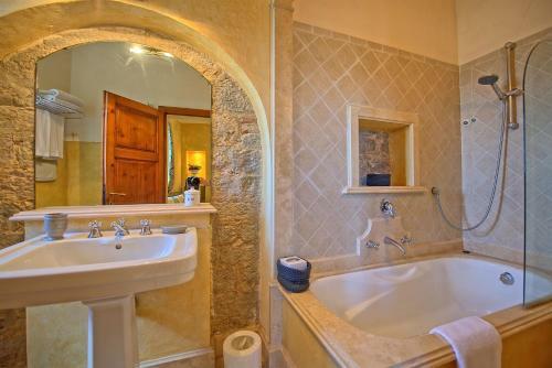 Campiglia Marittima Chateau Sleeps 20 Pool Air Con