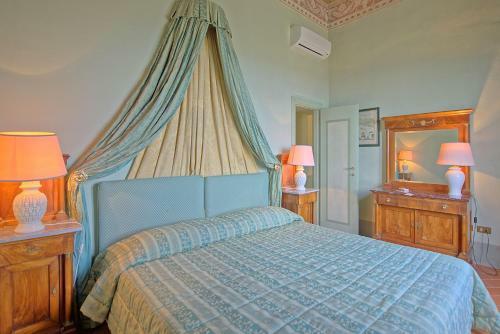 Campiglia Marittima Chateau Sleeps 20 Pool Air Con