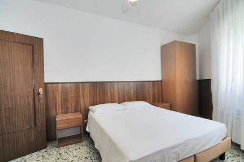 Hotel Venus Best Price