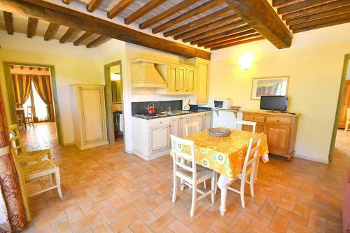Casole D'elsa Villa Sleeps 4 Pool Air Con Wifi