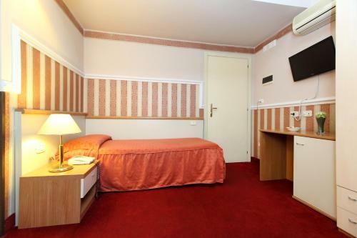 Hostal Catania Centro Rooms