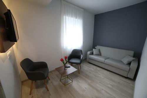 8room Hotel