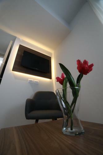 8room Hotel