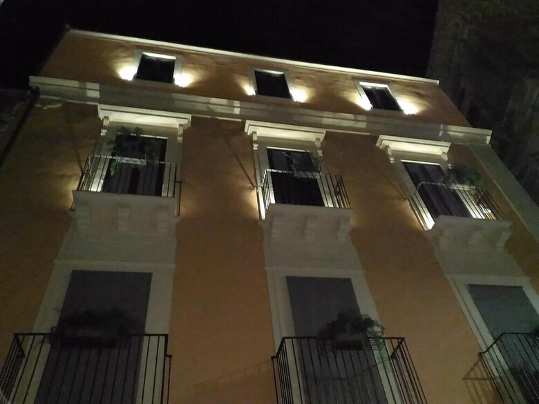 Hostal Preluna Central Palace