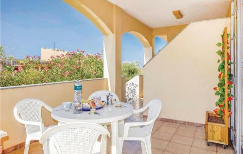 Four-bedroom Holiday Home In Cava D'aliga