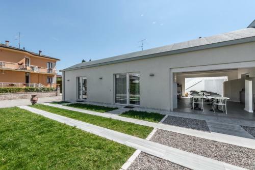 Hostal Garda Guest House